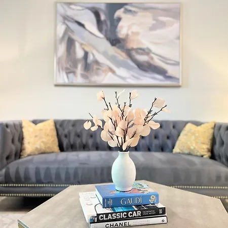 Chic Cozy Retreat 1 Luxury Br Apartment